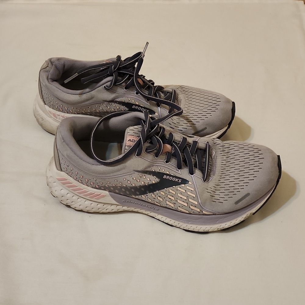 Brooks Adrenaline GTS 21 Women Road Running Shoe 9
